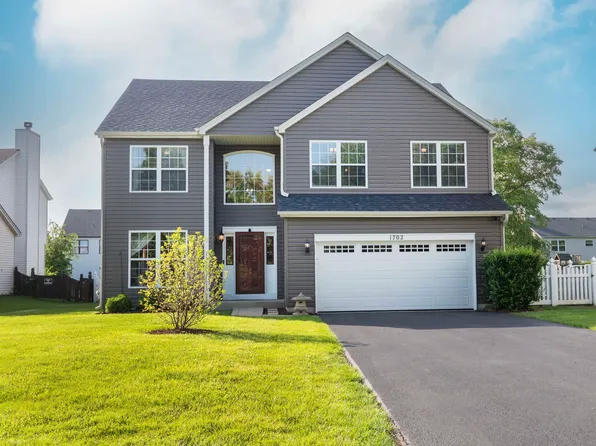 1702 Sierra Highlands Ct, Plainfield, IL 60586