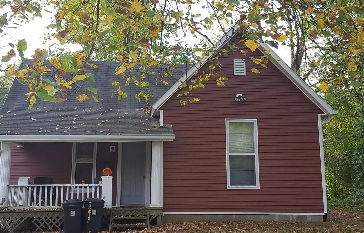 315 W 16th St - 4 Bed/2 Bath - Great Location! — Photo 1