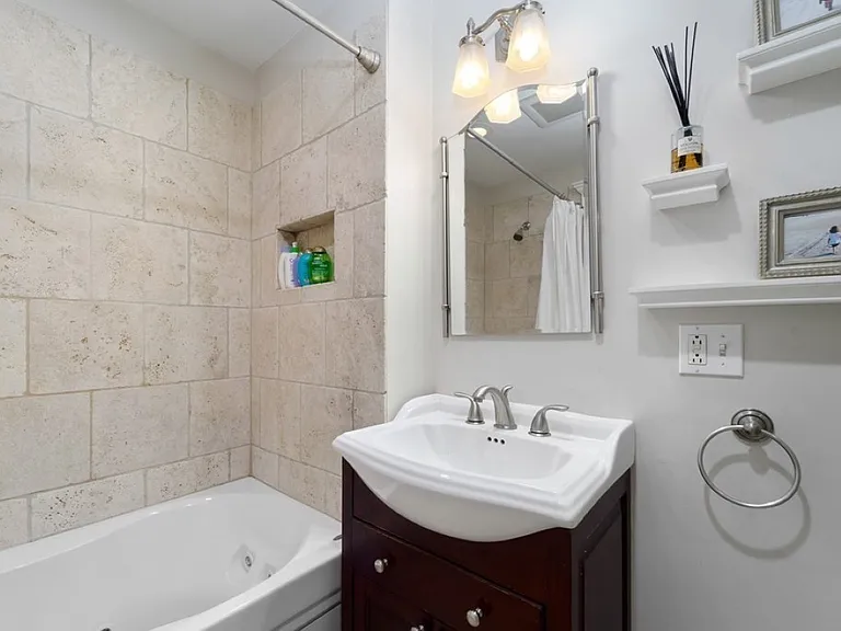 446 E 6th St #1 — Photo 14