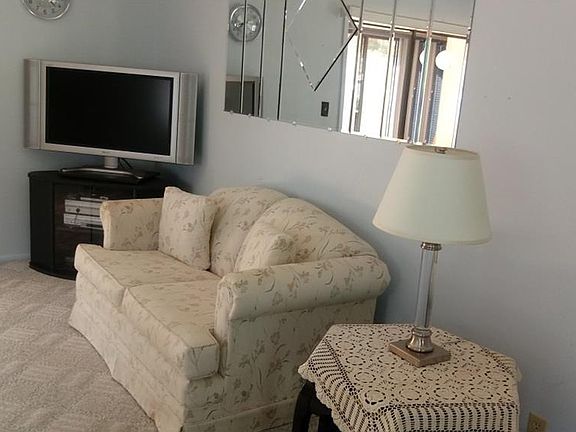 5th image of 414 Curry St #74