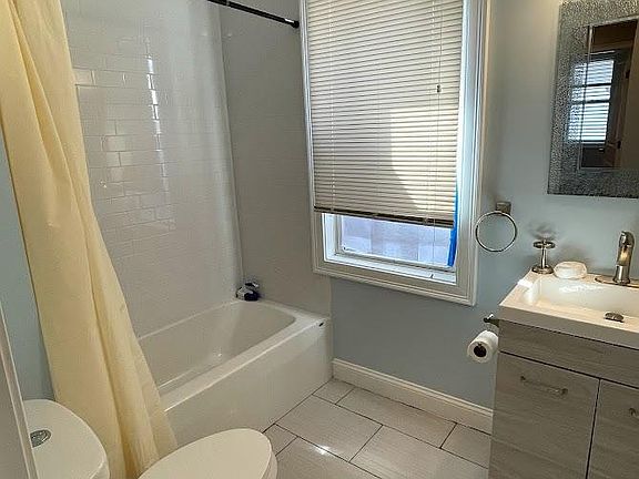 4th image of 16 1/2 Trenton St #1