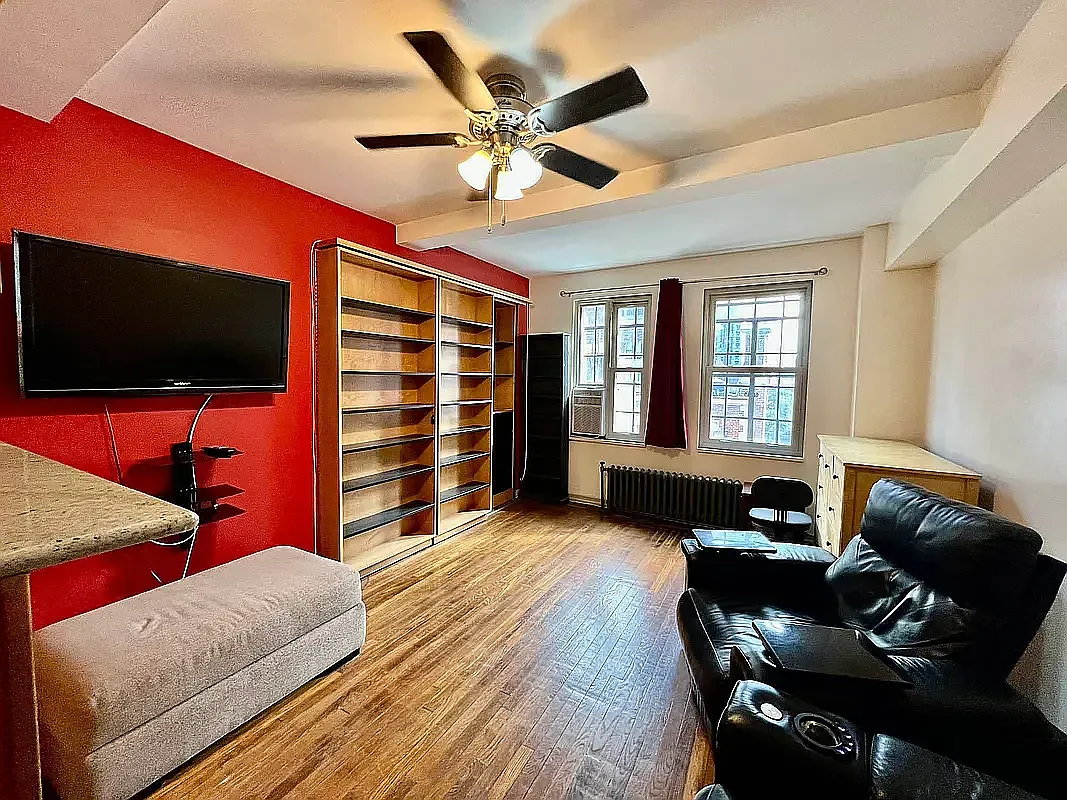 320 East 42nd Street — Photo 1