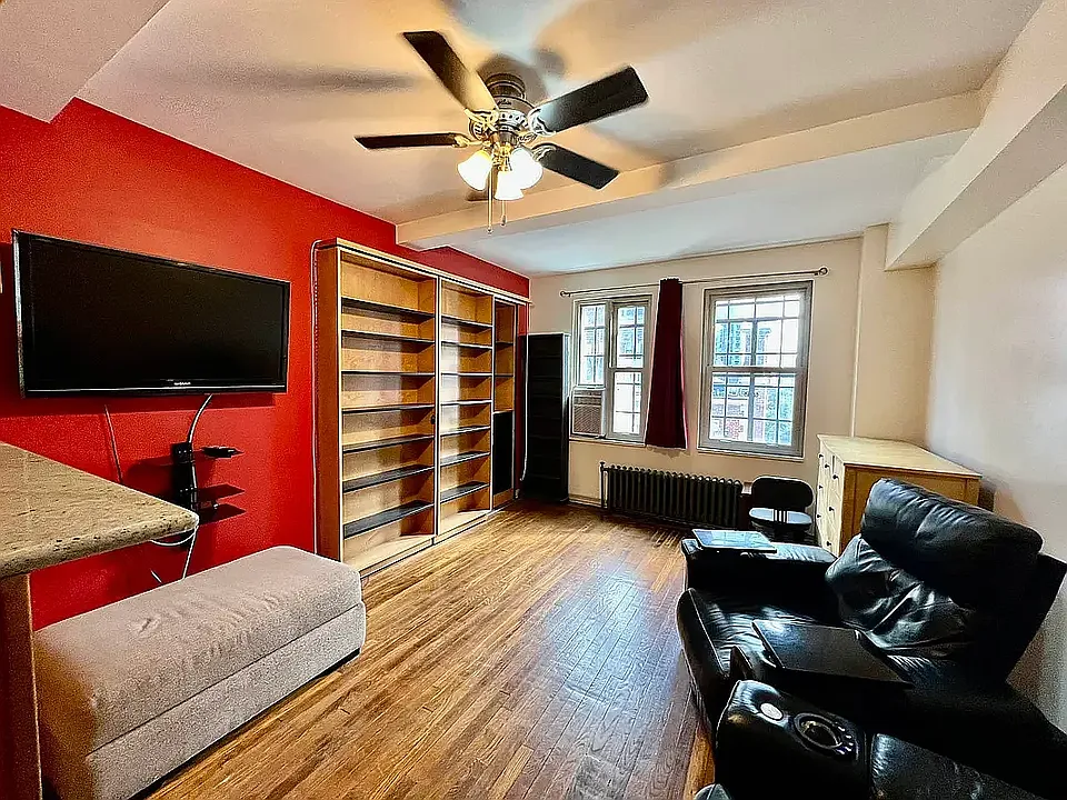 320 E 42nd St #1215