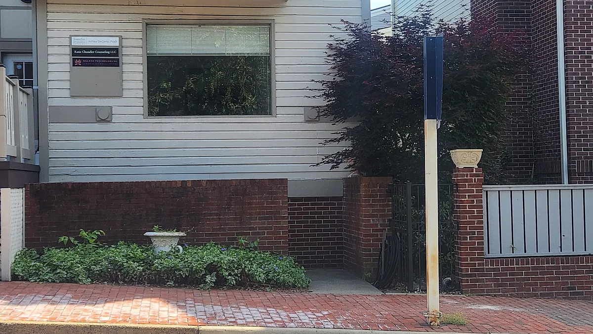 Building Photo - 203 Loudoun St SW #2