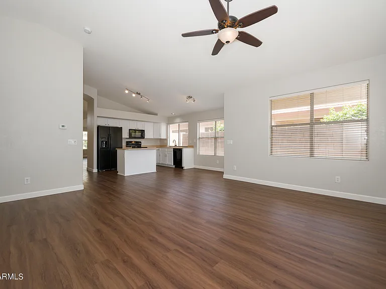 3827 E Monona Dr — Photo 10