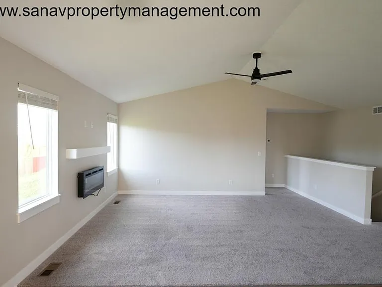 700 SE Mesa Dr — Photo 16