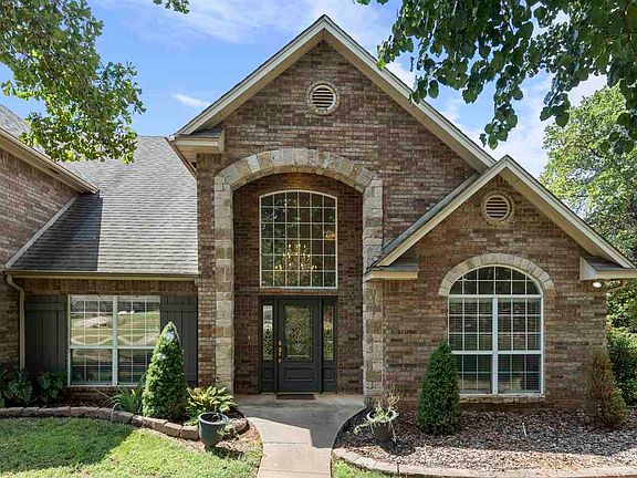 2nd image of 5821 Woodlake Dr