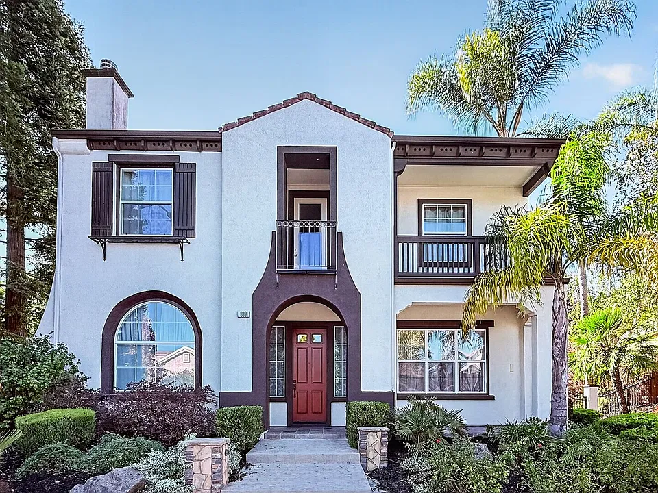 830 Pradera Way