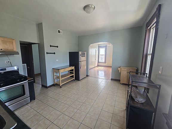 3rd image of 3578 W Cortland St #2F