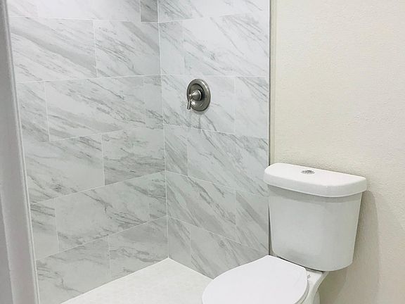 2nd floor Full Bathroom