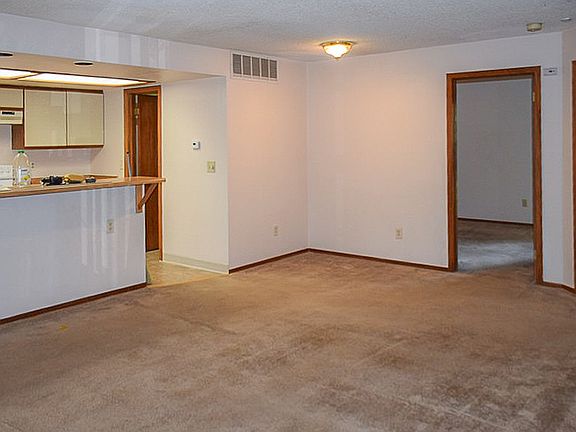 5th image of 2962 Shadow Creek Dr APT 106