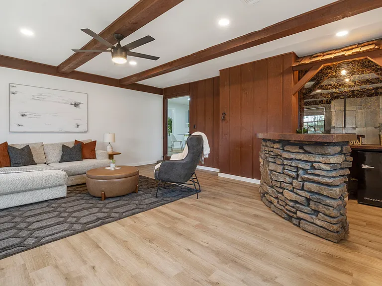 701 NW Ford Ln — Photo 11