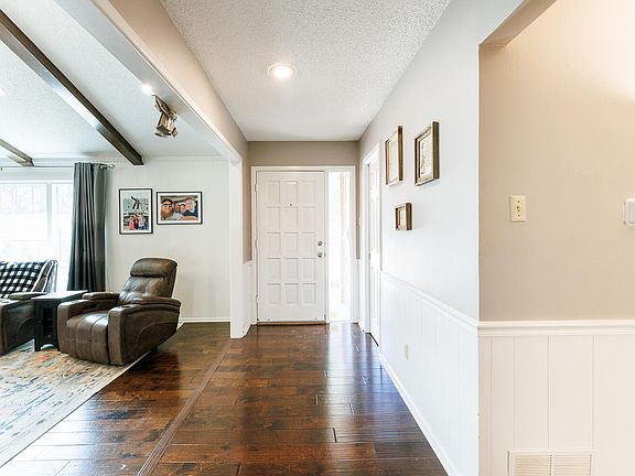 4th image of 6613 Norwood Ave