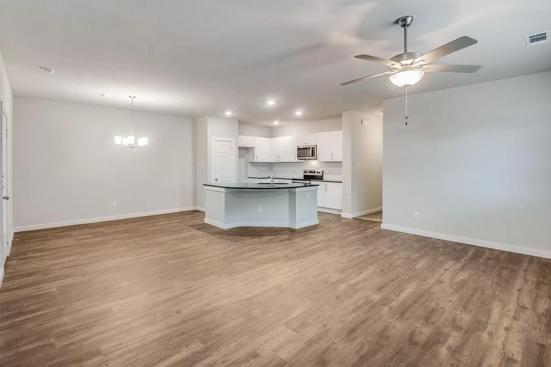 4 bed, 2.0 bath, 1570 sqft, $2,100 — Photo 2