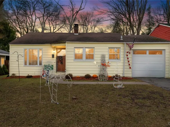 221 Weymouth Rd, Syracuse, NY 13205