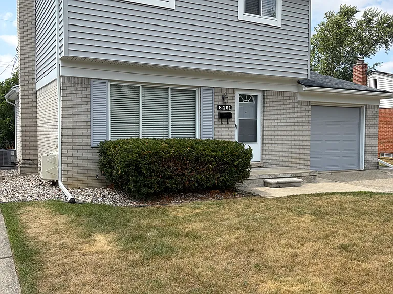8461 Forrest Dr — Photo 1