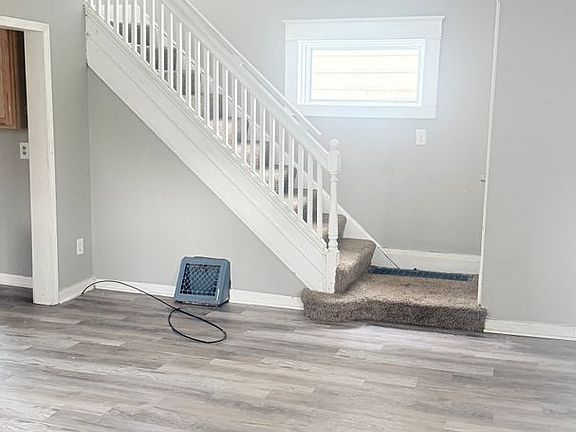 3rd image of 734 Meek St