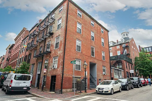 90 Myrtle St Photo 1
