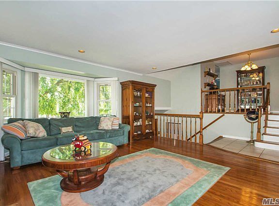 4th image of 85 Bayview Ave