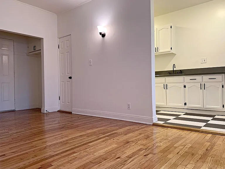 654 S Dunsmuir Ave — Photo 11