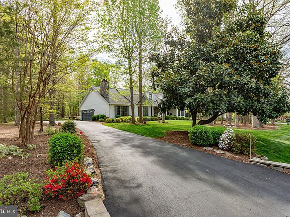 3rd image of 10819 Perrin Cir