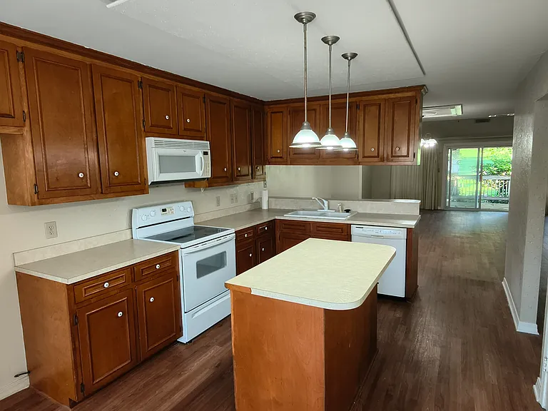 47 Lake Shore Dr — Photo 6