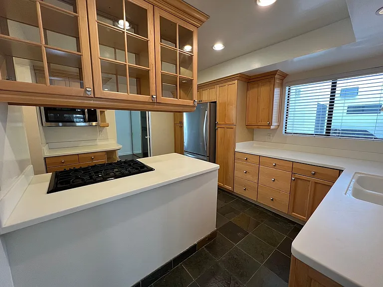 27 Outrigger St #2 — Photo 6