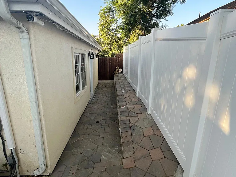 10904 Scoville Ave — Photo 5