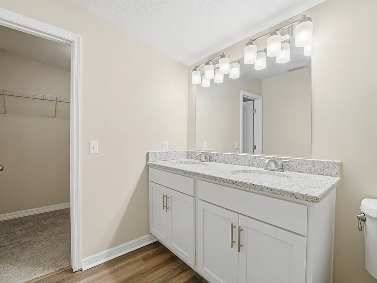 509 Murray Dr — Photo 18