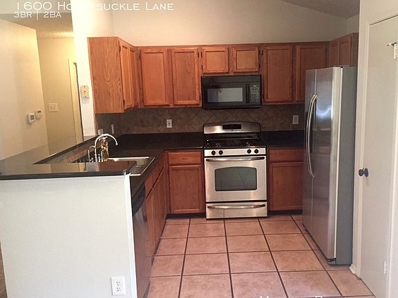 5th image of 1600 Honeysuckle Ln