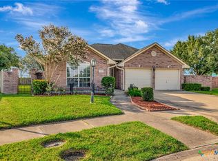 127 Tradewind Dr, Victoria, TX 77904