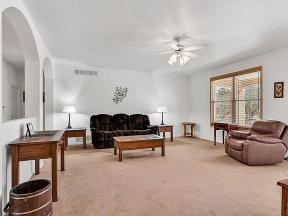 5th image of 2064 Iris Rd