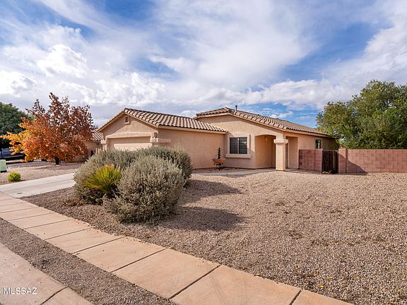 2nd image of 971 E Stronghold Canyon Ln