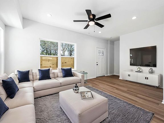 2nd image of 2020 Hampton St #A-b