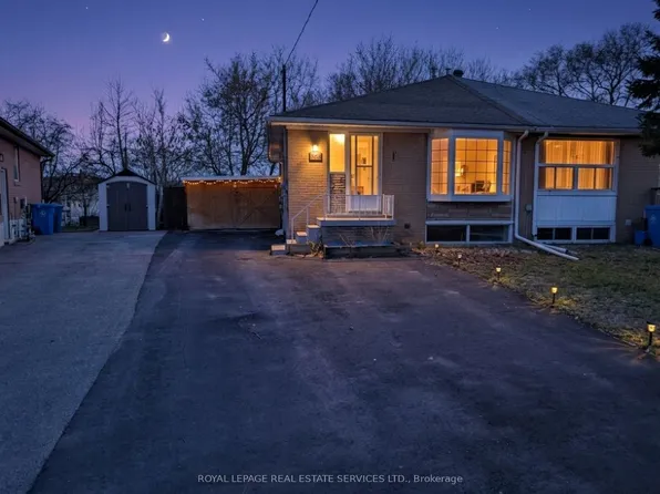 126 Sheldon Ave, Newmarket, ON L3Y 2V7