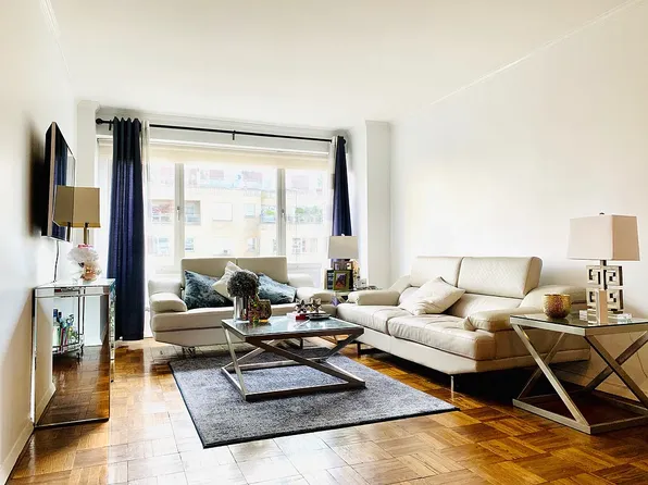 303 East 57th Street image 1 of 13