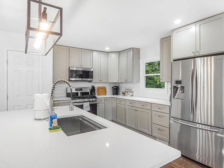 7208 Rockledge Dr — Photo 10