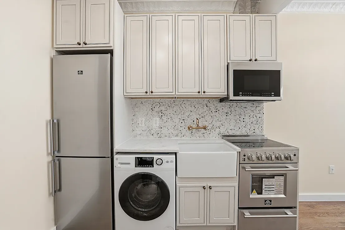 63 Nassau Street — Photo 4
