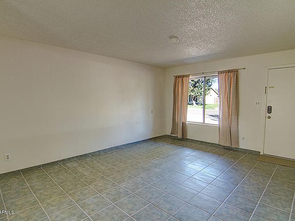 3rd image of 2861 E Juanita Ave