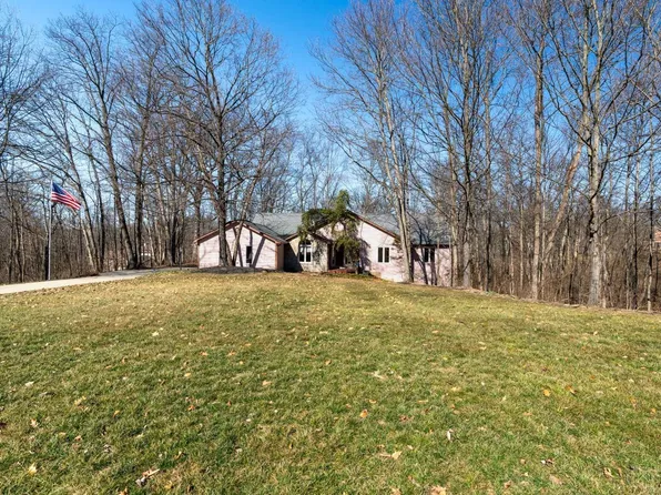 902 Country Club Dr, Cincinnati, OH 45245