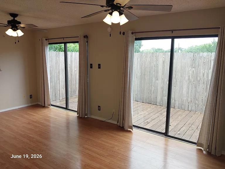 500 N Beaumont St — Photo 24