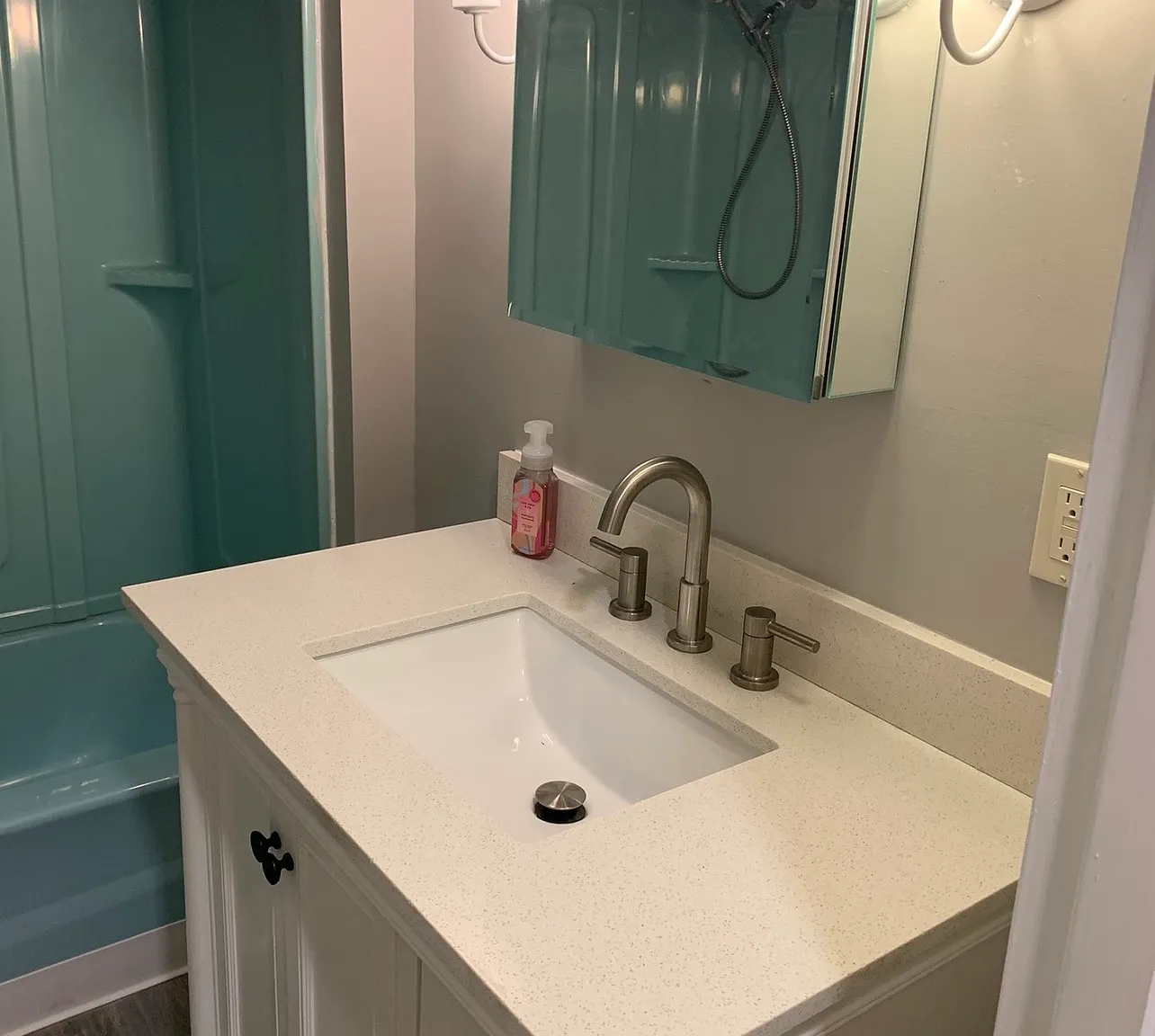 4 bed, 2160 sqft, $2,400 — Photo 2
