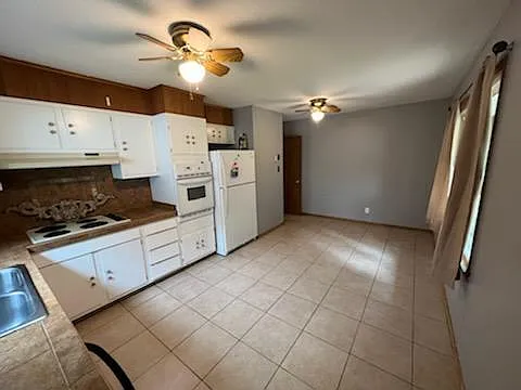 1725 S Forest Dr — Photo 3