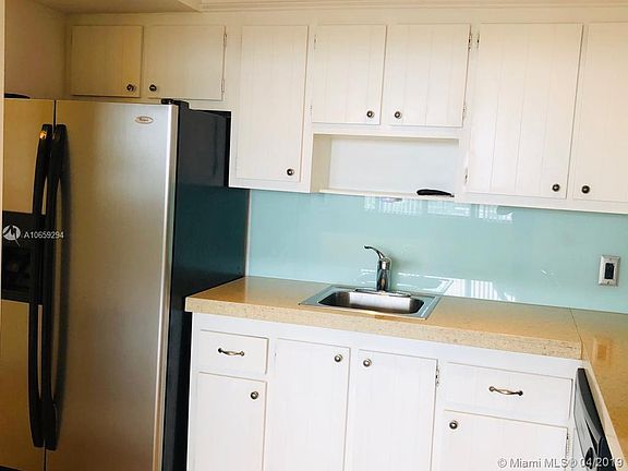 3rd image of 2025 NE 164th St APT 960