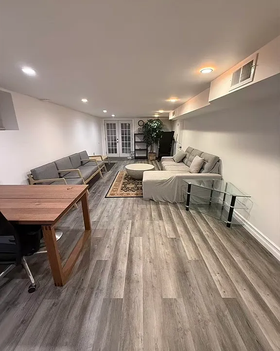 40 Michael St #4