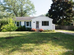 1046 Vos St, Jenison, MI 49428