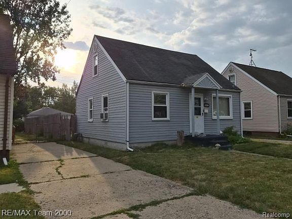 5th image of 26431 Clancy St