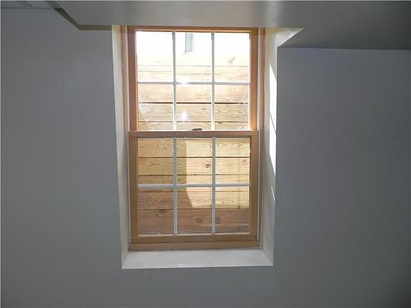 5th image of 72 Sugar Tree Cir