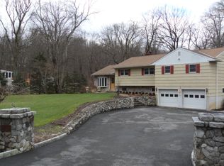 1185 Bedford Rd, Pleasantville, NY 10570