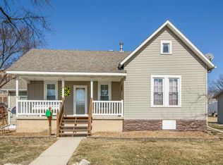 408 E 5th St, Tipton, IA 52772